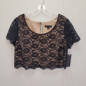 City Triangles Floral Lace Scallop Hem Crop Top